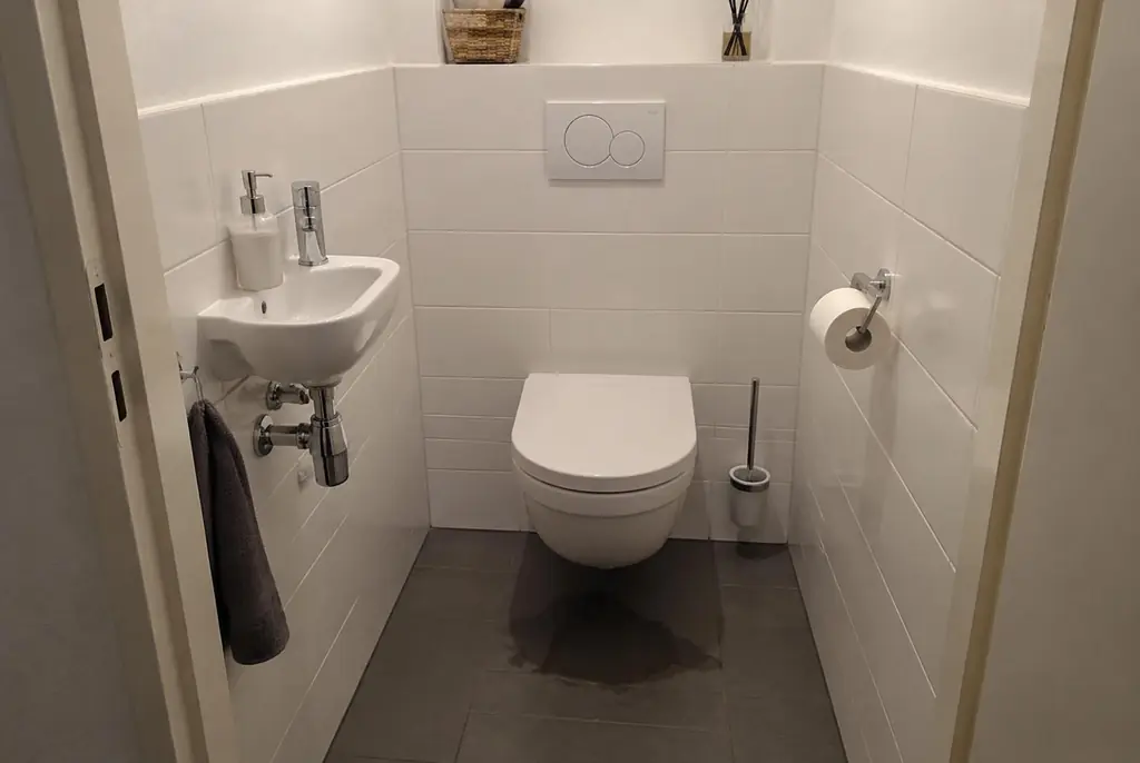 Lekdetectie Nootdorp – natte vloer bij een toilet